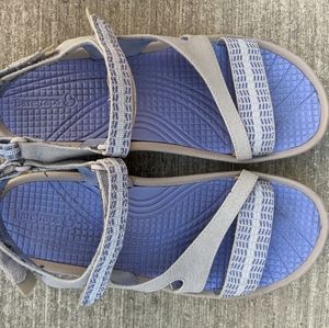 Size 7.5M  Gray/lavender Strappy Sandals
